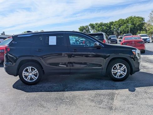 Used 2024 GMC Terrain SLE FWD image 3