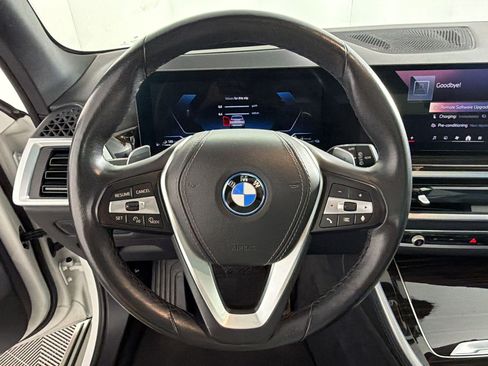 Used 2025 BMW X5 xDrive50e AWD/4WD image 11