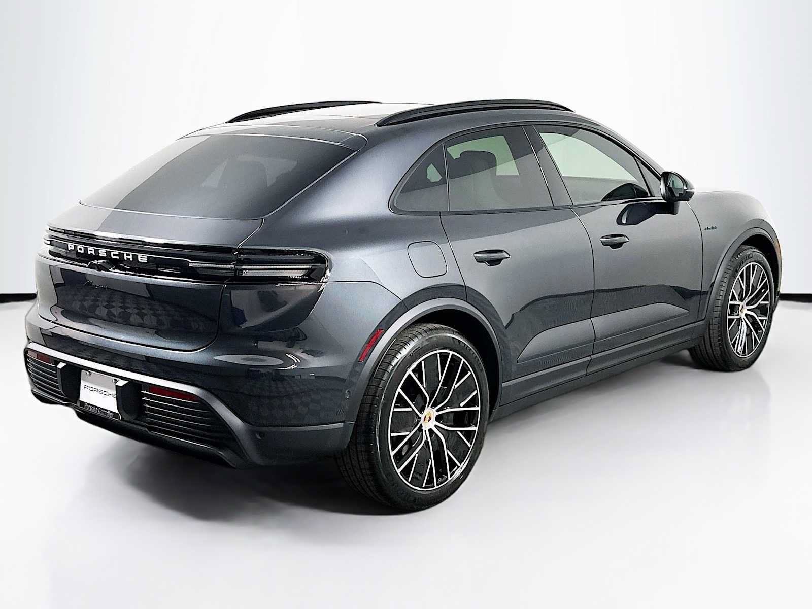 Used 2026 Porsche Macan Electric RWD image 9