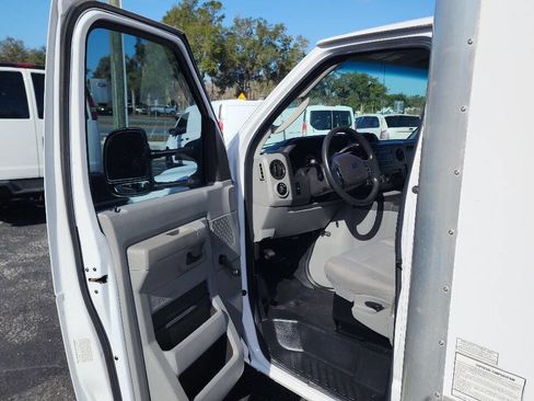 Used 2015 Ford E-350 and Econoline 350 Super Duty image 14