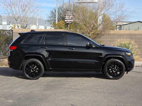 Used 2018 Jeep Grand Cherokee Altitude image 10