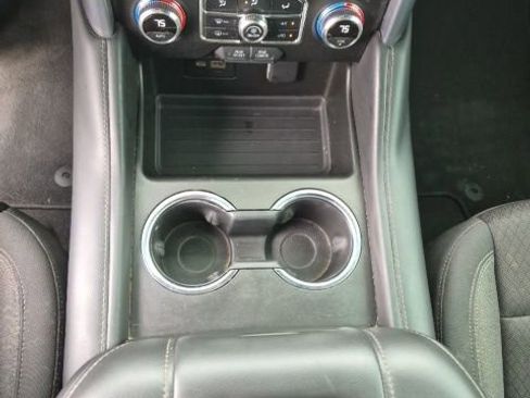 Used 2022 GMC Yukon XL SLE image 18