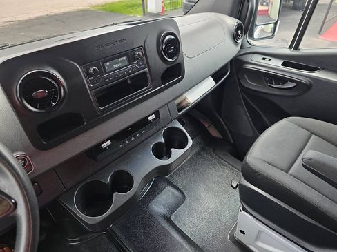 Used 2021 Mercedes-Benz Sprinter 2500 image 16