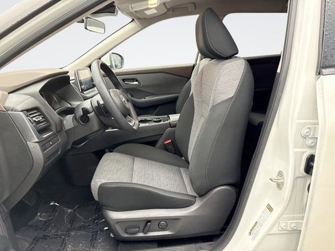 Used 2023 Nissan Rogue SV image 11