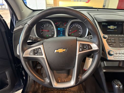 Used 2017 Chevrolet Equinox Premier w/ Enhanced Convenience Package AWD/4WD image 6