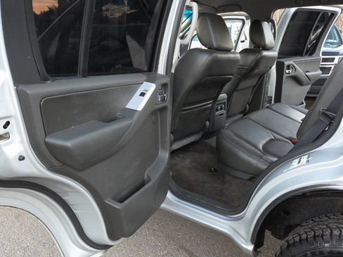 Used 2012 Nissan Pathfinder Silver image 31