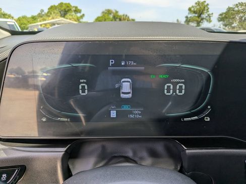 Certified 2023 Kia Niro EX FWD image 35