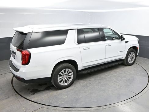 Used 2023 GMC Yukon XL SLT w/ SLT Luxury Package AWD/4WD image 28
