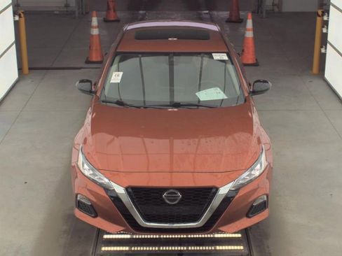 Used 2021 Nissan Altima 2.5 SR w/ SR Premium Package image 2