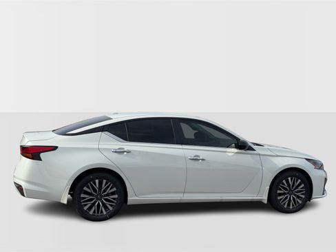 New 2025 Nissan Altima 2.5 SV image 7