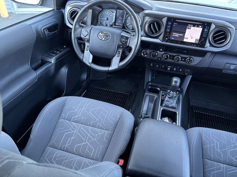 Used 2018 Toyota Tacoma TRD Off-Road w/ Technology Package AWD/4WD image 20