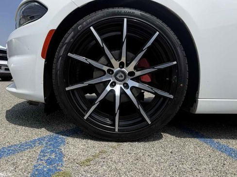 Used 2015 Dodge Charger SE w/ Popular Equipment Group RWD image 4