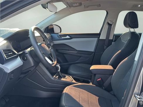 Used 2023 Volkswagen Taos SE w/ Panoramic Sunroof Package FWD image 17