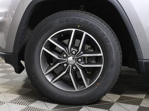 Used 2017 Jeep Grand Cherokee Limited AWD/4WD image 12