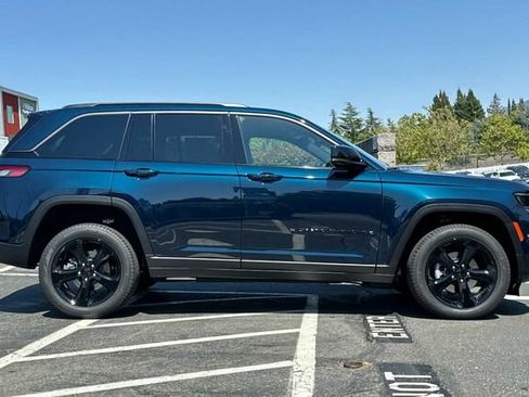 New 2026 Jeep Grand Cherokee Limited w/ Limited Altitude Package AWD/4WD image 3