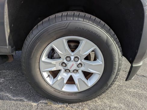 Certified 2016 GMC Canyon SLE w/ SLE Convenience Package image 12