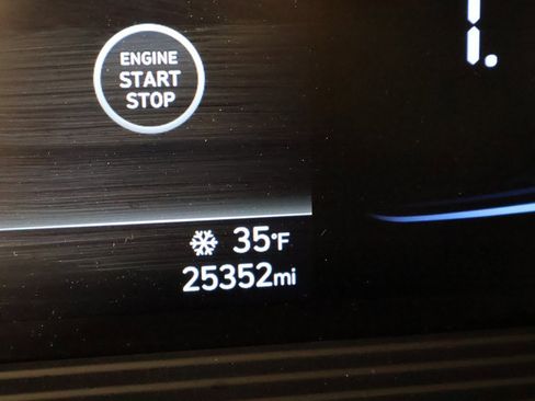 Used 2024 Hyundai Venue SEL image 36