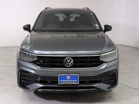 Certified 2022 Volkswagen Tiguan SE R-Line image 9