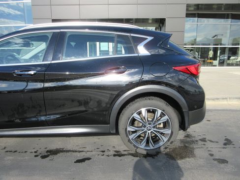 Used 2018 INFINITI QX30 AWD w/ Pro Assist Package image 5