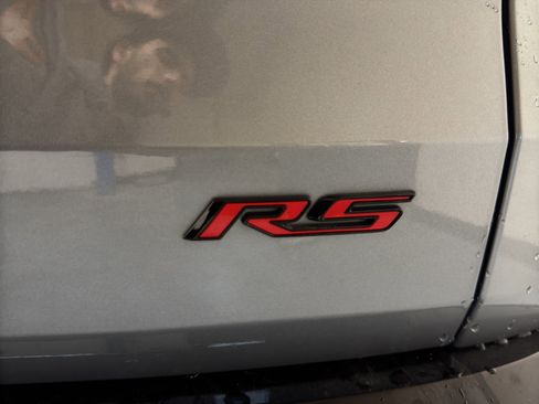 Used 2025 Chevrolet Traverse RS image 13