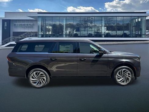 New 2026 Lincoln Navigator L Reserve image 9