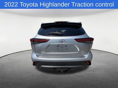 Used 2022 Toyota Highlander LE AWD/4WD image 15