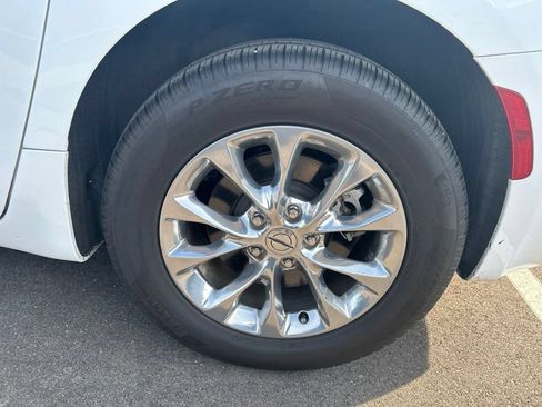Used 2022 Chrysler Pacifica Touring-L AWD/4WD image 8