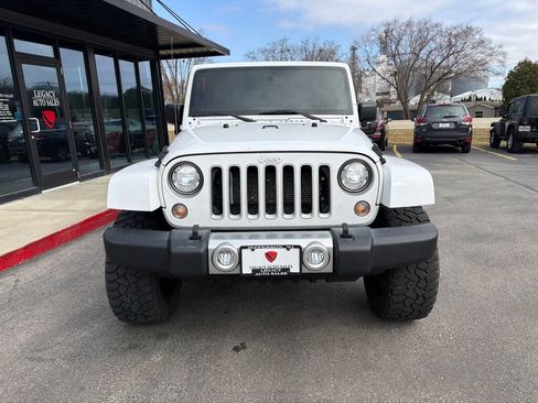 Used 2017 Jeep Wrangler Unlimited Sahara w/ Dual Top Group AWD/4WD image 7