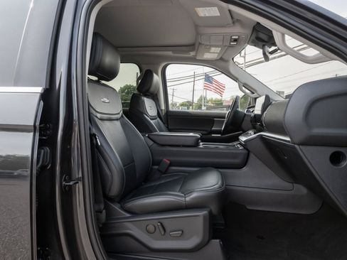 Used 2025 Ford Expedition Max Platinum w/ Driver's Package AWD/4WD image 47
