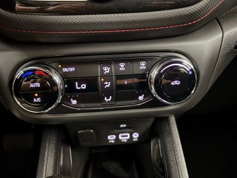 Used 2022 Chevrolet TrailBlazer RS w/ Technology Package FWD image 22