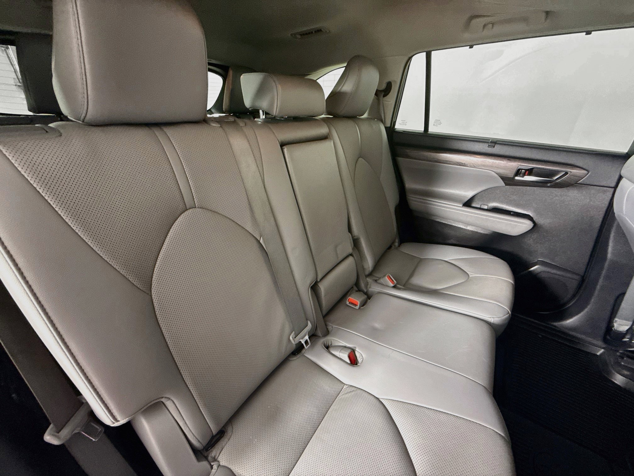 Certified 2021 Toyota Highlander Limited AWD/4WD image 30