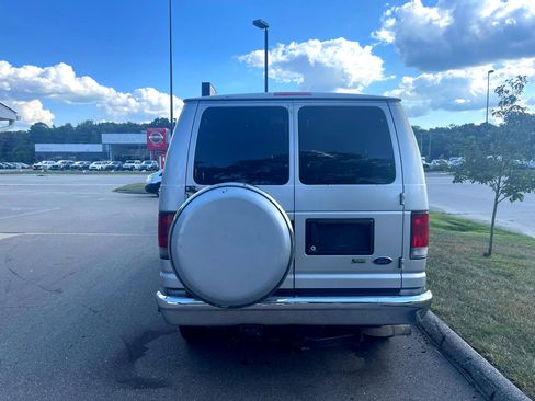 Used 2011 Ford E-250 and Econoline 250 w/ RV Plus Pkg image 9