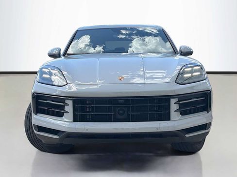 Used 2024 Porsche Cayenne AWD/4WD image 2