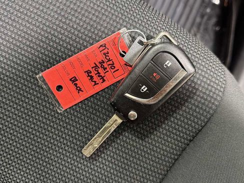 Certified 2021 Toyota RAV4 LE image 30