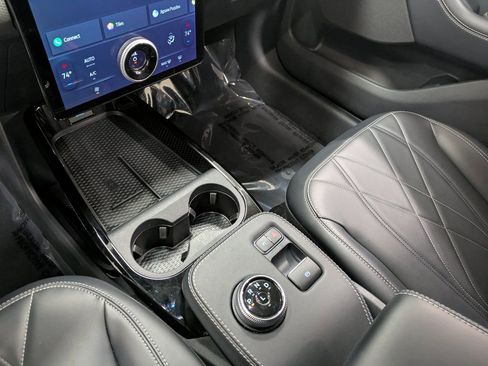 Used 2022 Ford Mustang Mach-E Select image 13