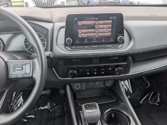 Used 2022 Nissan Rogue S FWD image 17
