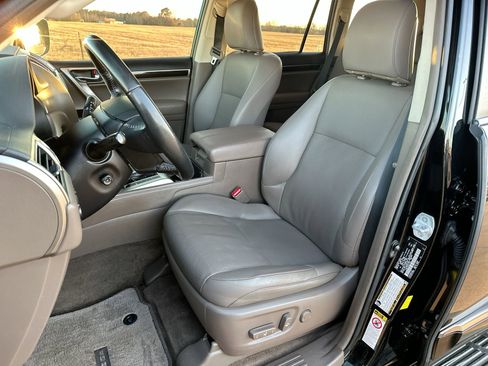Used 2017 Lexus GX 460 image 11