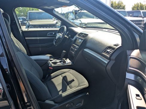 Used 2018 Ford Explorer XLT w/ Equipment Group 201A AWD/4WD image 31