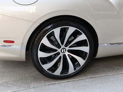 Used 2024 Bentley Continental GT image 29
