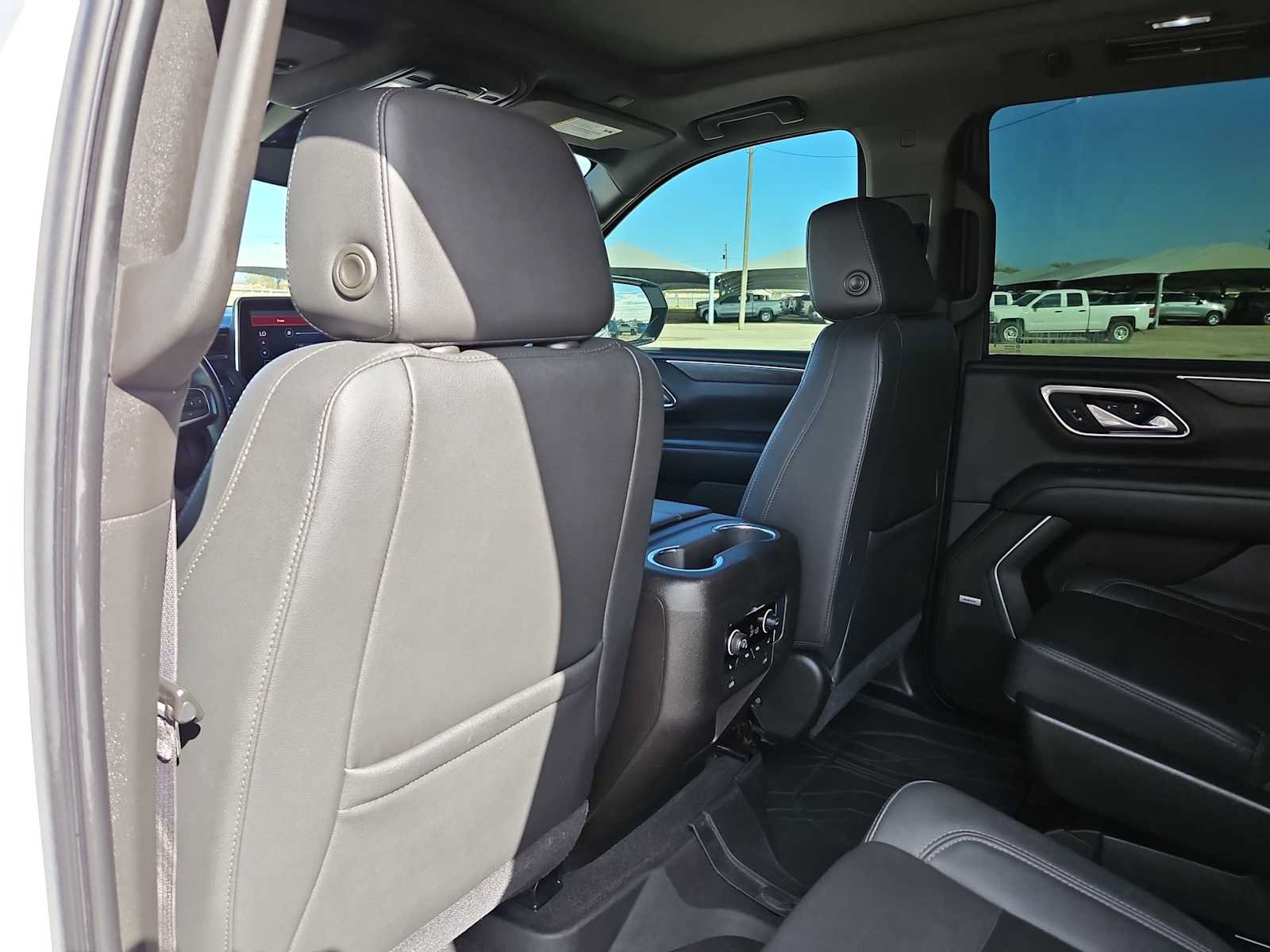 Used 2021 Chevrolet Tahoe Z71 w/ Z71 Off-Road Package AWD/4WD image 16