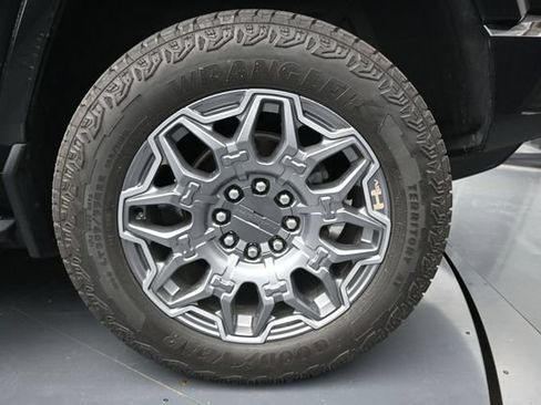 Used 2024 GMC Hummer EV 3X AWD/4WD image 10