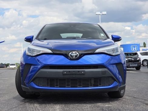 Used 2020 Toyota C-HR XLE FWD image 9
