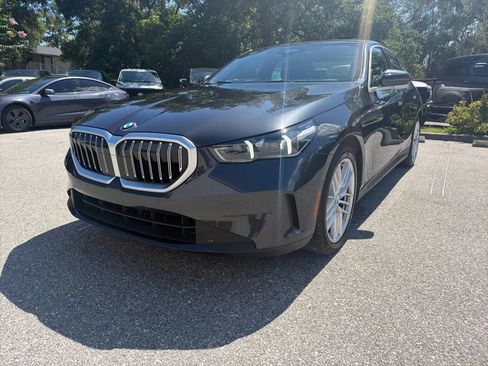 Used 2025 BMW 530i RWD image 2