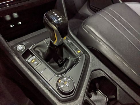 Certified 2022 Volkswagen Tiguan SE R-Line image 19