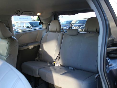 Used 2015 Toyota Sienna XLE w/ XLE Navigation Package FWD image 14