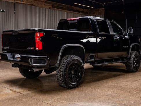 Used 2025 Chevrolet Silverado 2500 ZR2 image 10