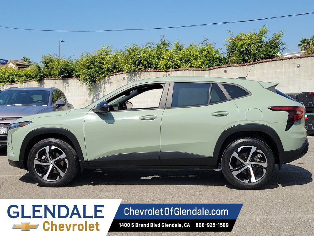 Used 2024 Chevrolet Trax RS w/ Driver Confidence Package FWD image 6