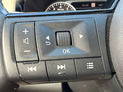 Used 2023 Nissan Pathfinder SL image 9