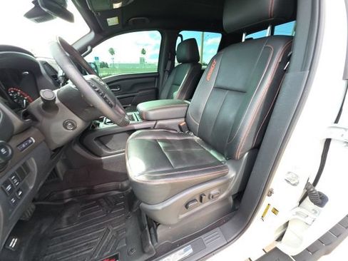 Used 2023 Nissan Titan PRO-4X w/ Pro-4x Convenience Package AWD/4WD image 14