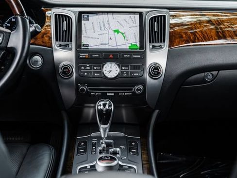 Used 2012 Hyundai Equus Signature RWD image 18